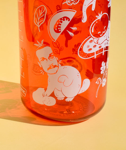 A close up of the Pizzamas tomato cat Nalgene showing a cat kneading dough with a Pizza John head. 